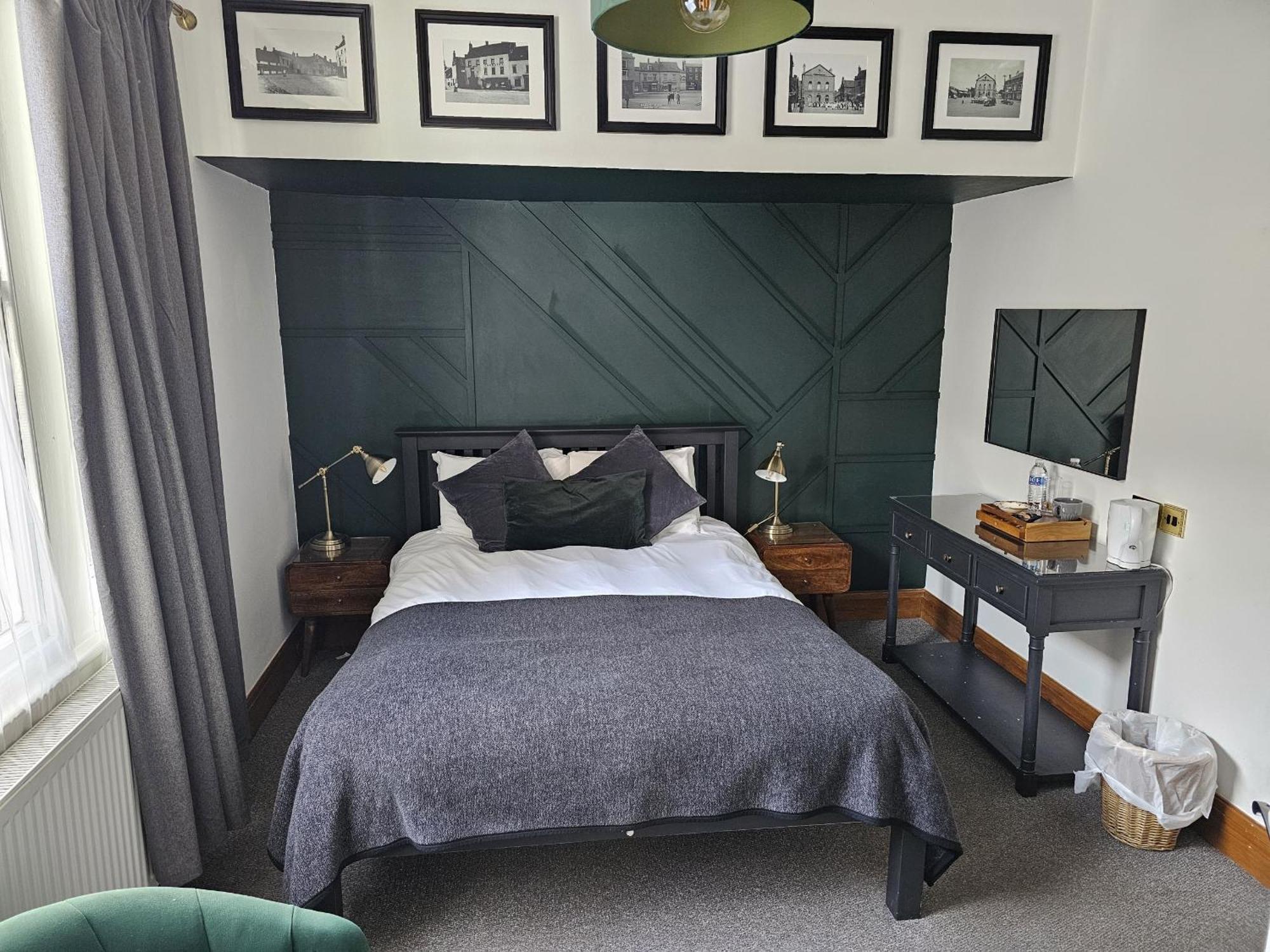 The George Hotel Kirton in Lindsey Room photo